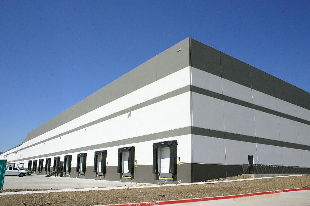 https://commercialconstruction.com/wp-content/uploads/2023/09/iris-usa-warehouse-005-1000.jpg