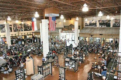 https://commercialconstruction.com/wp-content/uploads/2023/09/longhorn-harley-davidson-dealership-017-1000.jpg